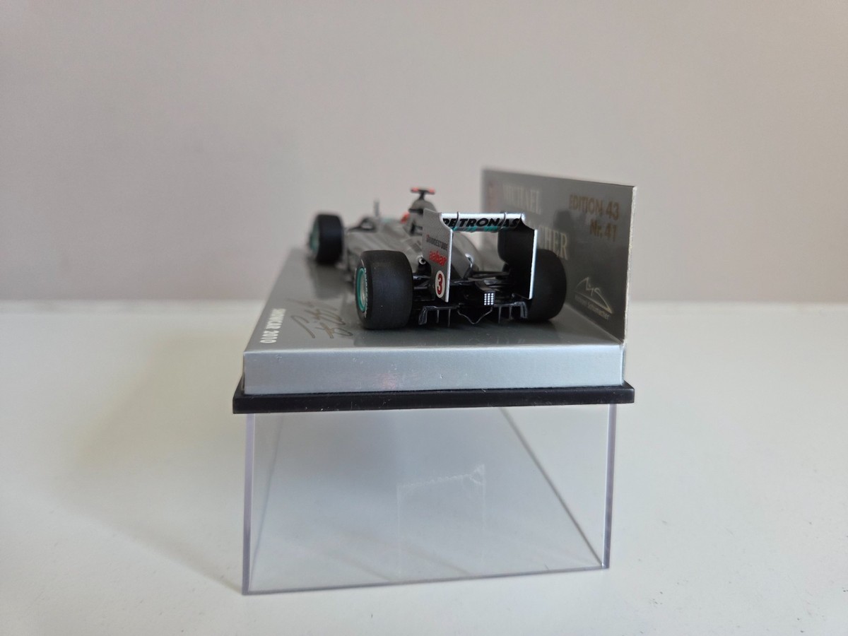 Minichamps 1/43 Mercedes W01 M. Schumacher - Showcar 2010 - MSC 41