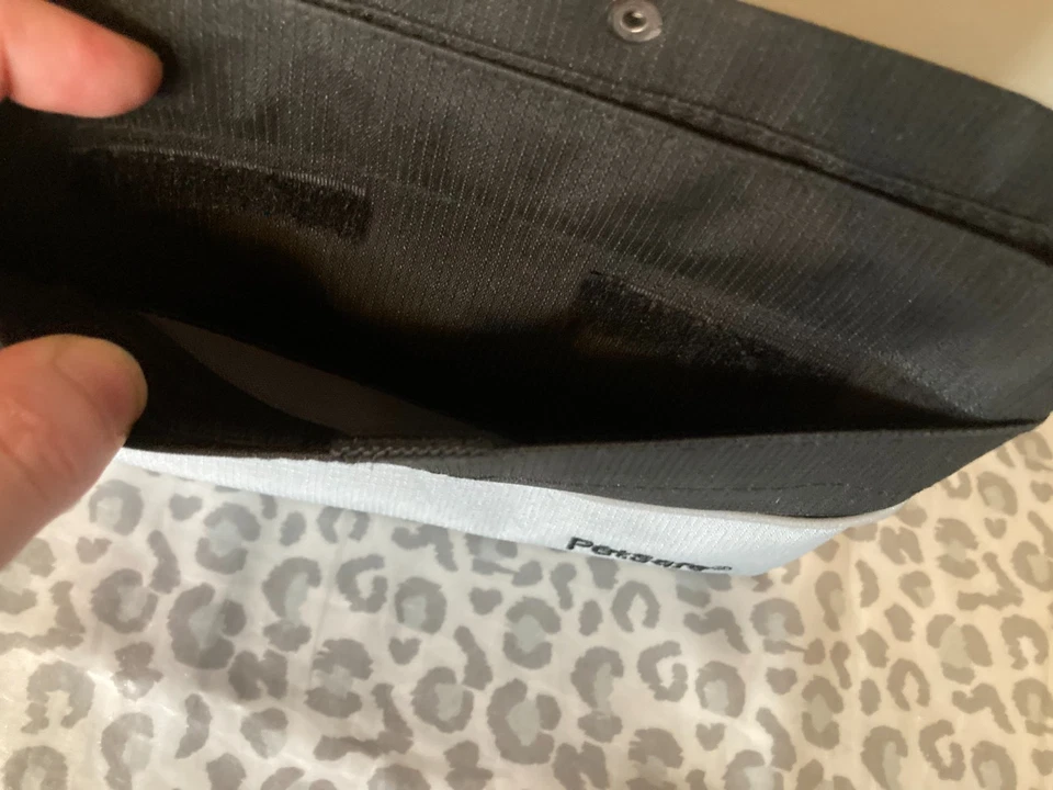 Сумка для лакомств PetSafe спортивная (черная) - помощь для дрессировки собак/щенков 2 кармана + карабин - Изображение 4 из 4