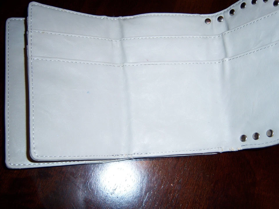 Cartera Nicole Lee Tachonada Taupe, Marrón y Blanca - Diseño Recortado - Buen Estado Foto 3 de 4