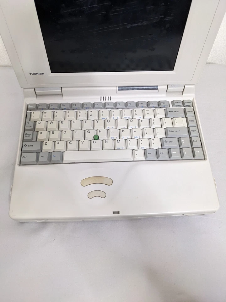 Toshiba T2400CS 1994 PA1155EA Rare Vintage Laptop As Is No Cords FOR PARTS ONLY - Image 4 of 4