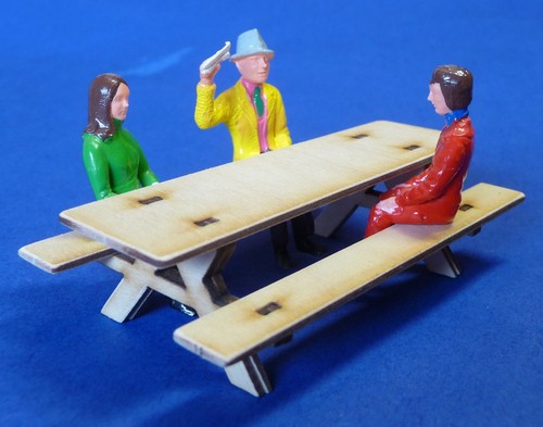 6 PEZZI SET TAVOLO BIRRA in 1:32 per CARRERA FIGURE TOP DECORAZIONE 85550 - Foto 2 di 12
