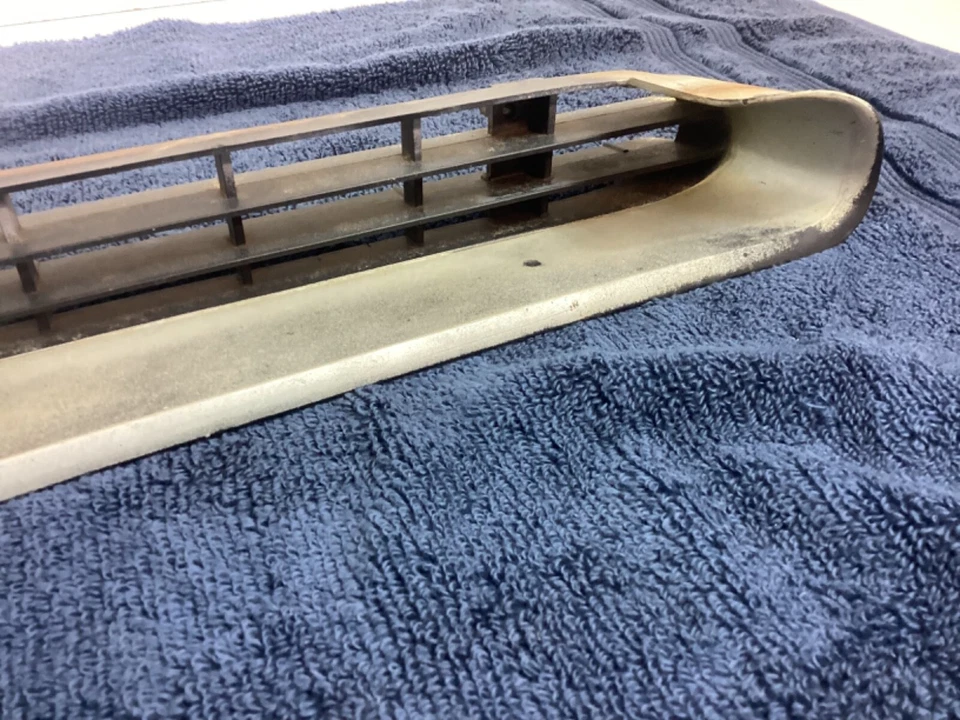 Parrilla inferior original Plymouth Roadrunner GTX 70 BONITA 2998882 Foto 4 de 4