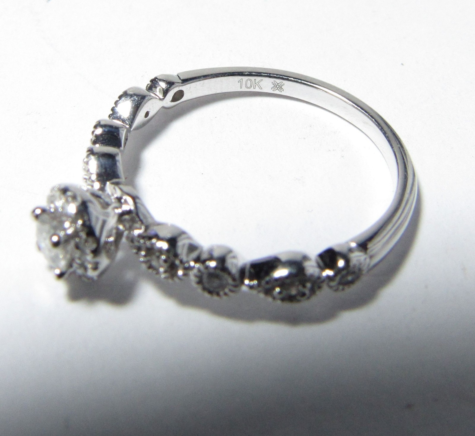 SOLID 10K WHITE GOLD SOLITAIRE DIAMOND RING W / H… - image 2