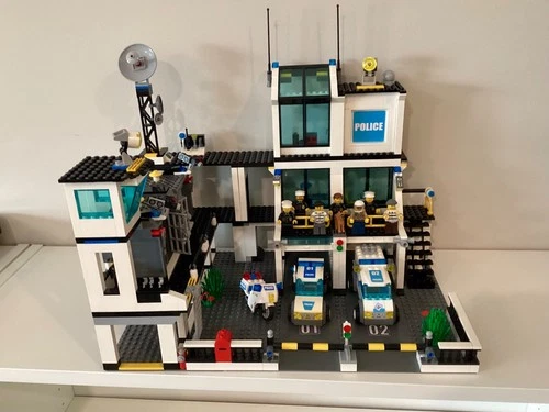 LEGO (Police Headquarters 7744) & (Fire Station 7208)BOTH Vintage Play Sets 2010