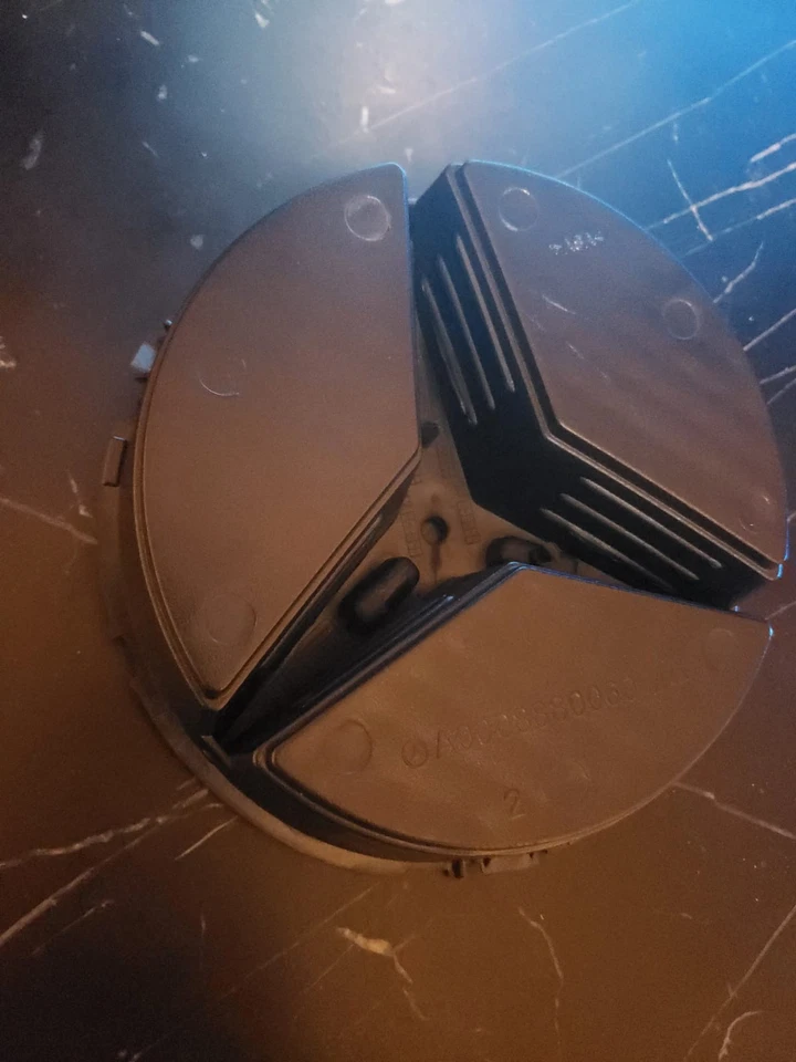 Front Grille Emblem Logo For Mercedes Benz E300 ML350 GLK350 C350 CLA200 SLK CLS Foto 4 de 4