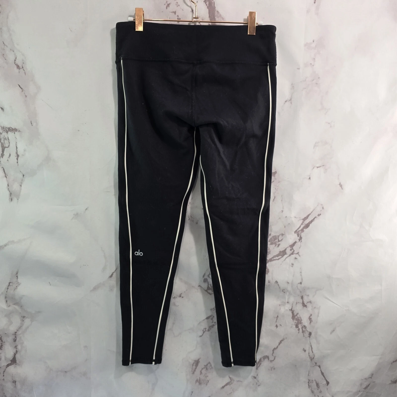 alo-yoga guard mid rise crop white piping stitching leggings