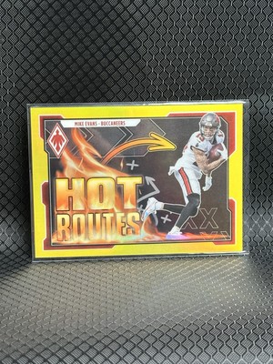 2021 Panini Phoenix Gold 52/75 Mike Evans #HR-22 Hot Routes Bucs NFL Yellow
