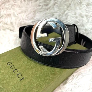 Gucci Ceinture Enclenchée GG Rayure Gaufrée Boucle Argent Cuir Noir 80/32