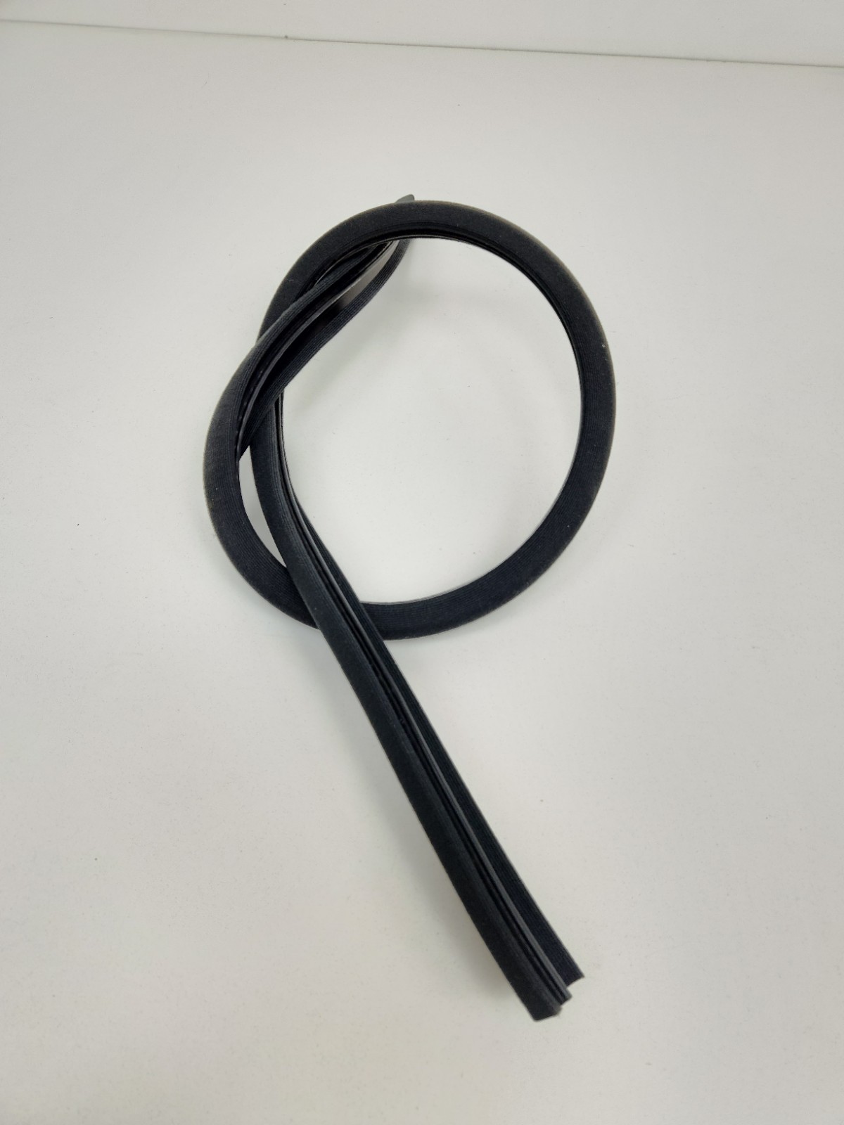 2015-2017 MCLAREN 675LT FRONT RIGHT SIDE DOOR WEATHERSTRIP SEAL RUBBER STRIP OEM
