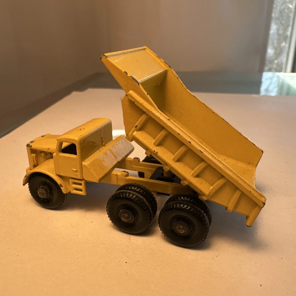 LESNEY Matchbox NO.6B EUCLID Quarry DUMP TRUCK+ Matchbox No. 26 Tipper Truck - Image 4 of 4