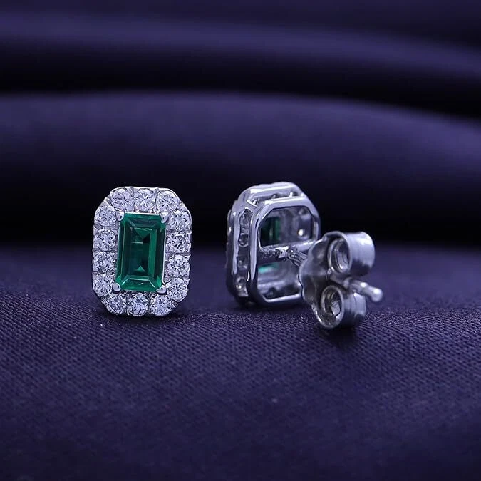 Pendiente con halo de diamantes cultivados en laboratorio y piedras preciosas esmeralda verde de 6/7 quilates 5X3 mm 925 Foto 3 de 4