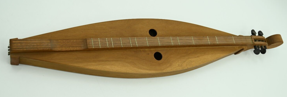 マウンテンダルシマー　mountain dulcimar made in ＵＳＡ Amazon.com: Deluxe Emma Arched 4-String Mountain Dulcimer