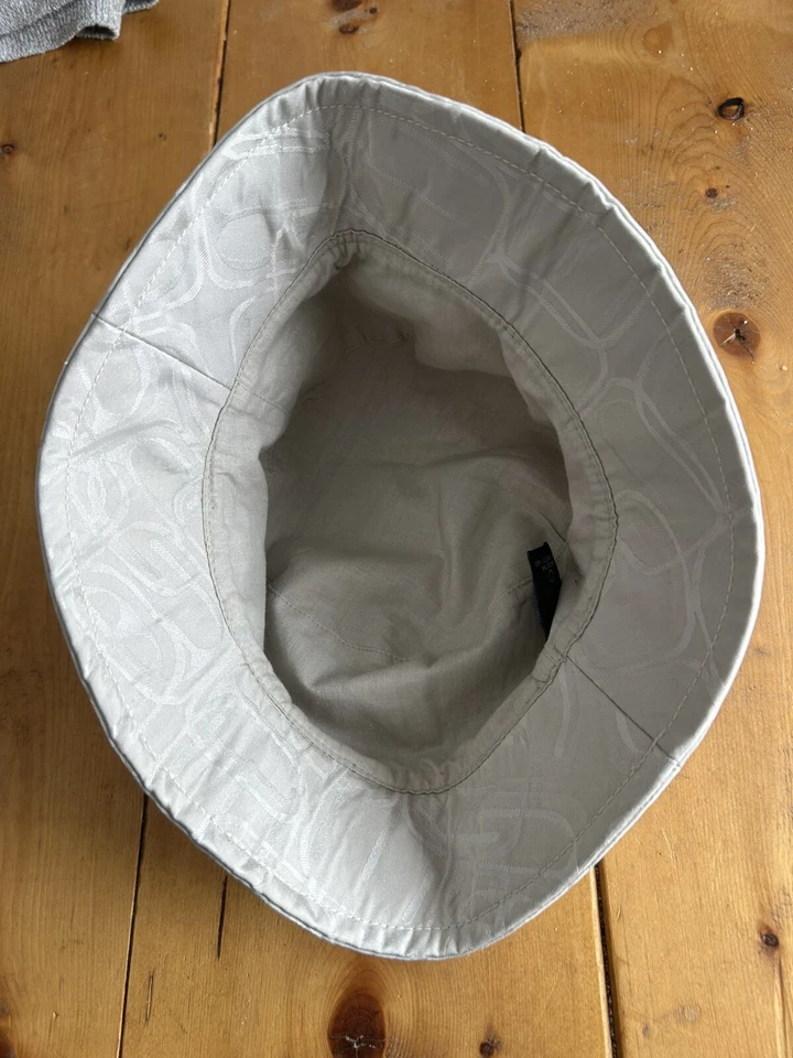 Sombrero de cubo Express Y2K Foto 4 de 4