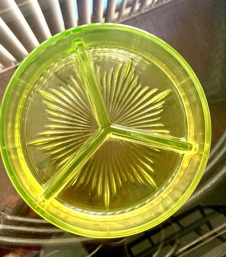 Vintage Green Depression Vaseline Uranium Glass Three Section Candy Nut Dish