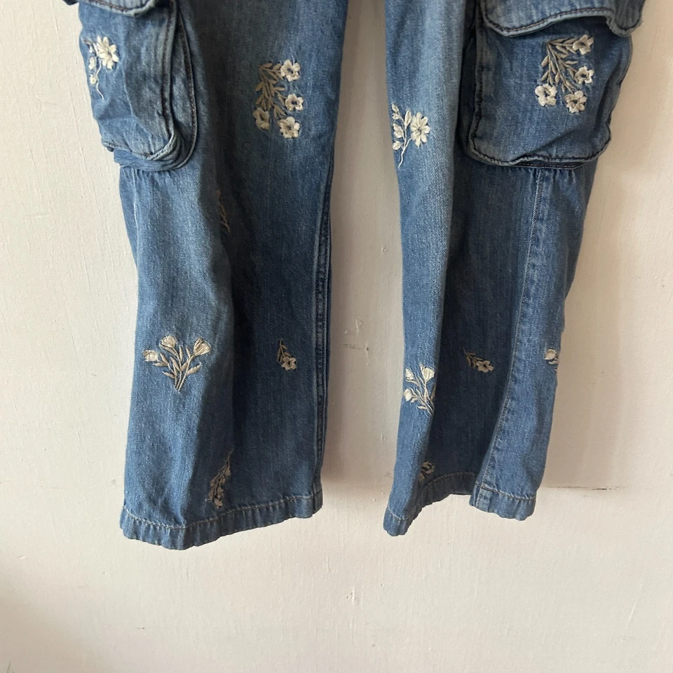 Pantalones de mezclilla holgados de tiro bajo cortos bordados cargo Abercrombie & Fitch para niñas 9/10 Foto 3 de 4