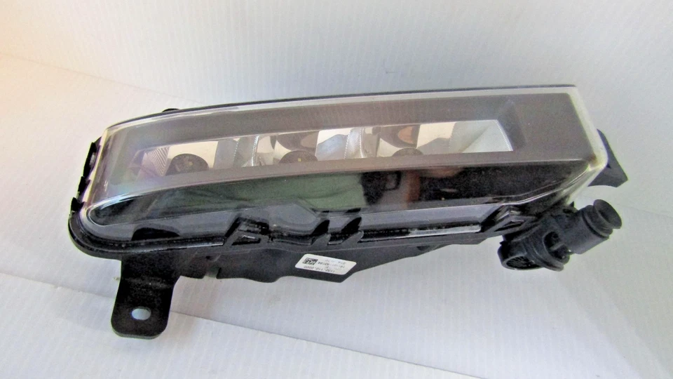 Genuine BMW Fog Lamp Assembly 63-17-8-089-526 NEW OE - Image 3 of 4