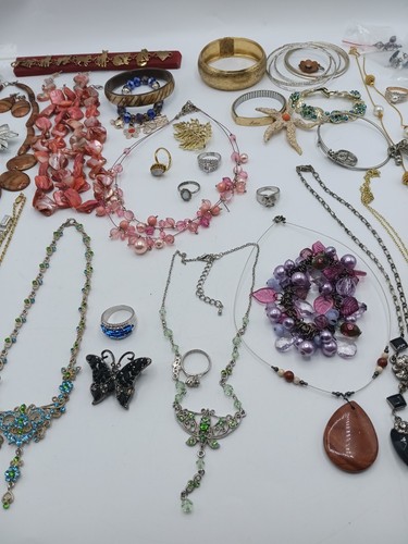 Vintage Costume Jewelry Lot 40+ Pieces: Brooches Necklaces Earrings Pierced Clip - Picture 3 of 15