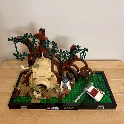 LEGO Star Wars: Dagobah Jedi Training Diorama 75330 Retired w Instructions