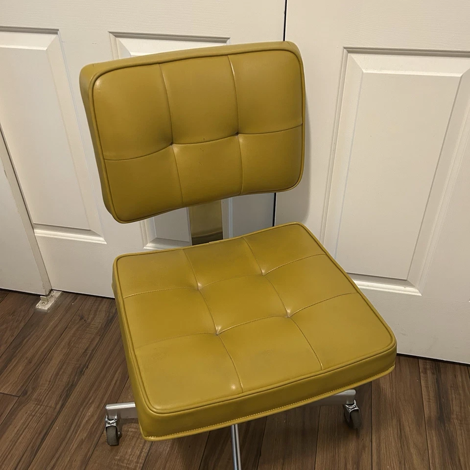 Shaw Walker Mid Century Modern Mustard Yellow Vinyl Swivel Office Desk Chair - Image 2 of 4