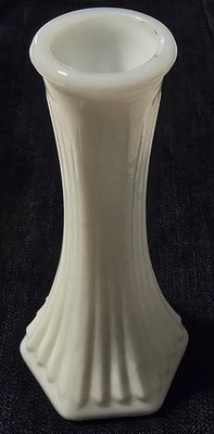 VIntage E O Brody beautiful SCARCE  Ribbed  hexagon base 6  milk glass bud vase
