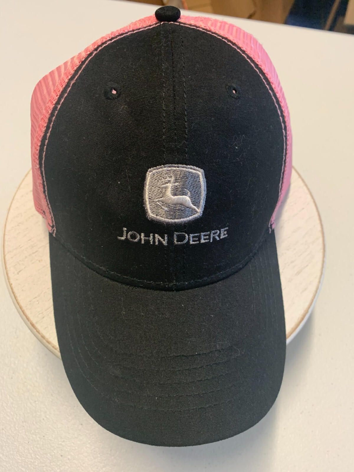 Cappello John Deere Donna Rosa Nero Coda di Pony Apertura Coda Trucco Resistente Cinturino Sudore