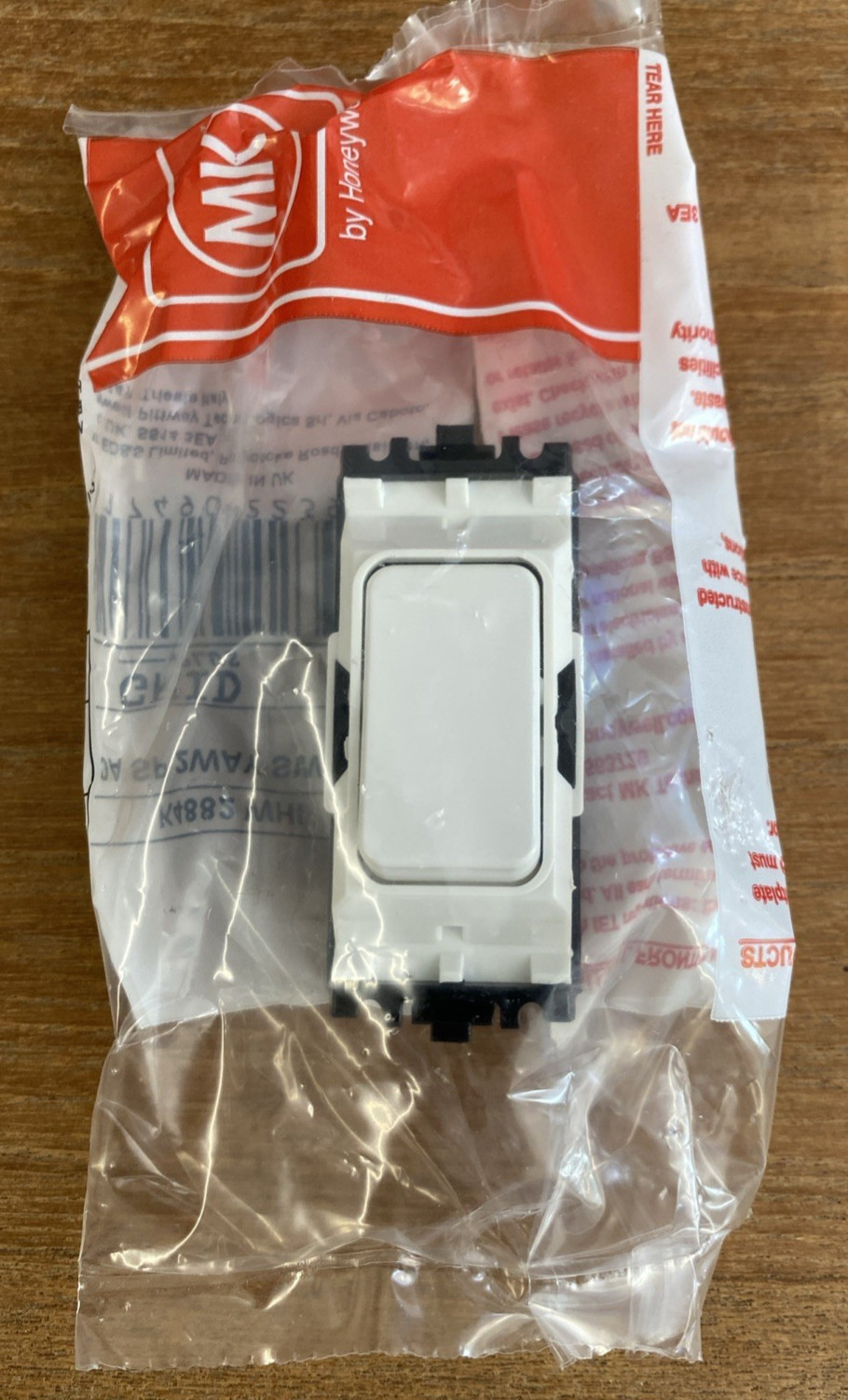 MK Grid Plus K4882 WHI White 10A SP 2 Way Switch Brand New in Sealed Packet