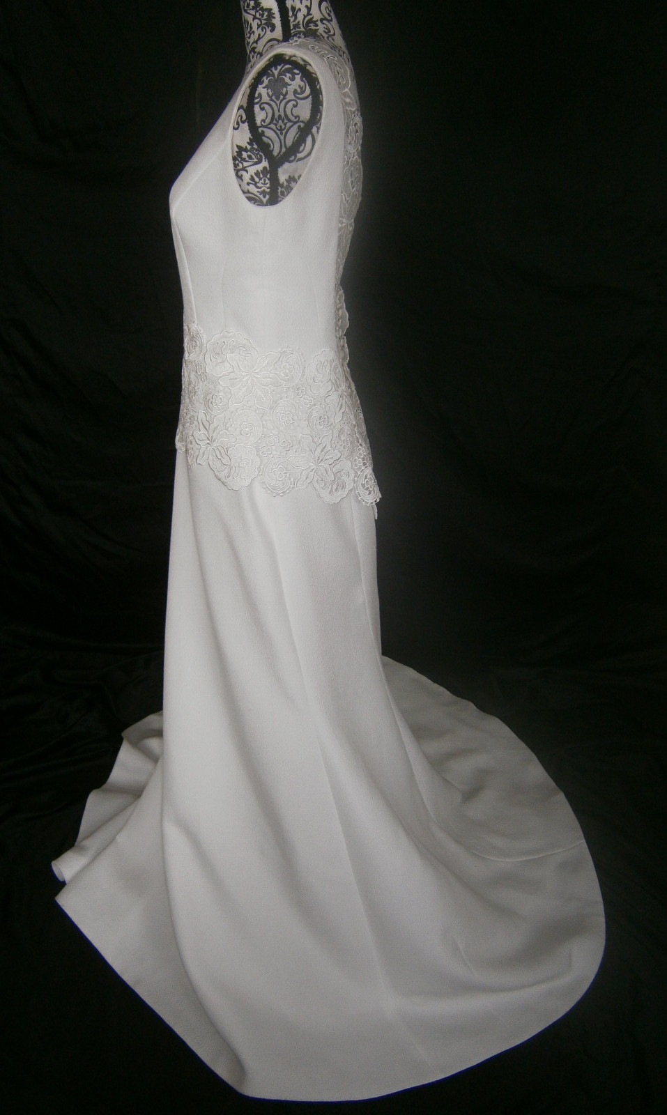 Raimon Bundo Wedding Dress 10 Ivory A-line Design Pattern Lace Romantic Gorgeous image 8