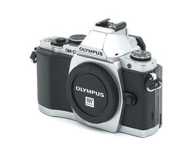 Olympus OM-D E-M5 Gehäuse silber, komplett geprüft #X38860*