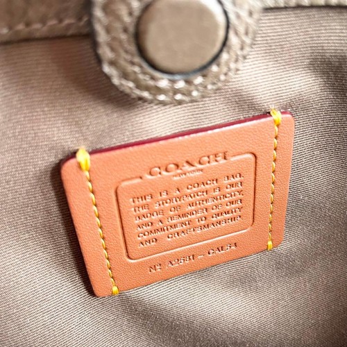 Coach Women's Leather Handbag with Stone														 - Bild 12 von 17