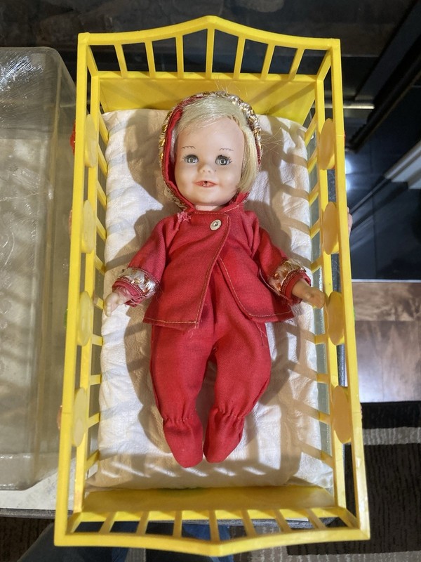 1964 Suzy Cute By Topper With Crib And Plastic Container