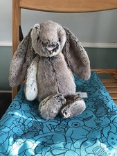 Jellycat Medium Bashful Cottontail Bunny Retired BNWT Dust bag & Tag Protector