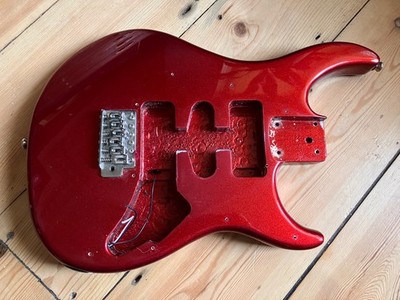 Peavey Raptor Plus E-Gitarrenkörper Massivholz weinrot metallic