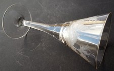 Glas Fuß- Becher Jagd Tier handgeschliffen eingestochene Luftperlen Moser? L426