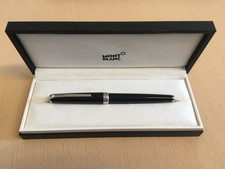 Bolígrafo Mont Blanc MB-M25856 MONTBLANC PIX Collection resina negra.