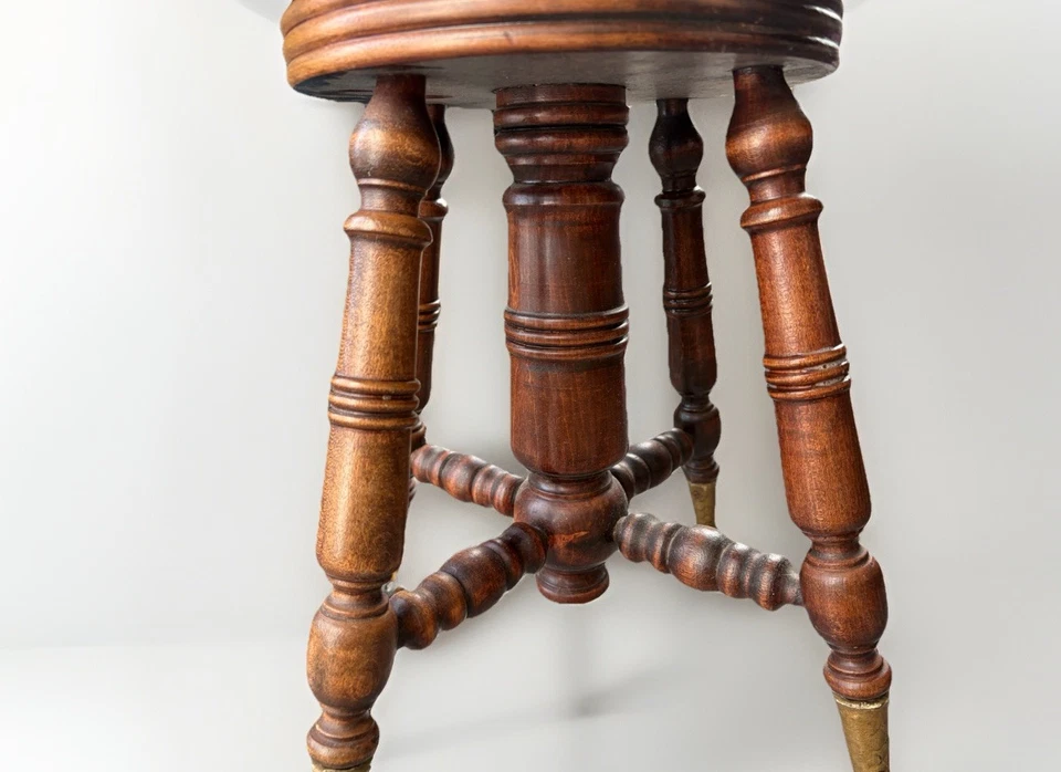 Gran taburete de piano victoriano antiguo de roble con patas de garra de bola de vidrio Foto 4 de 4