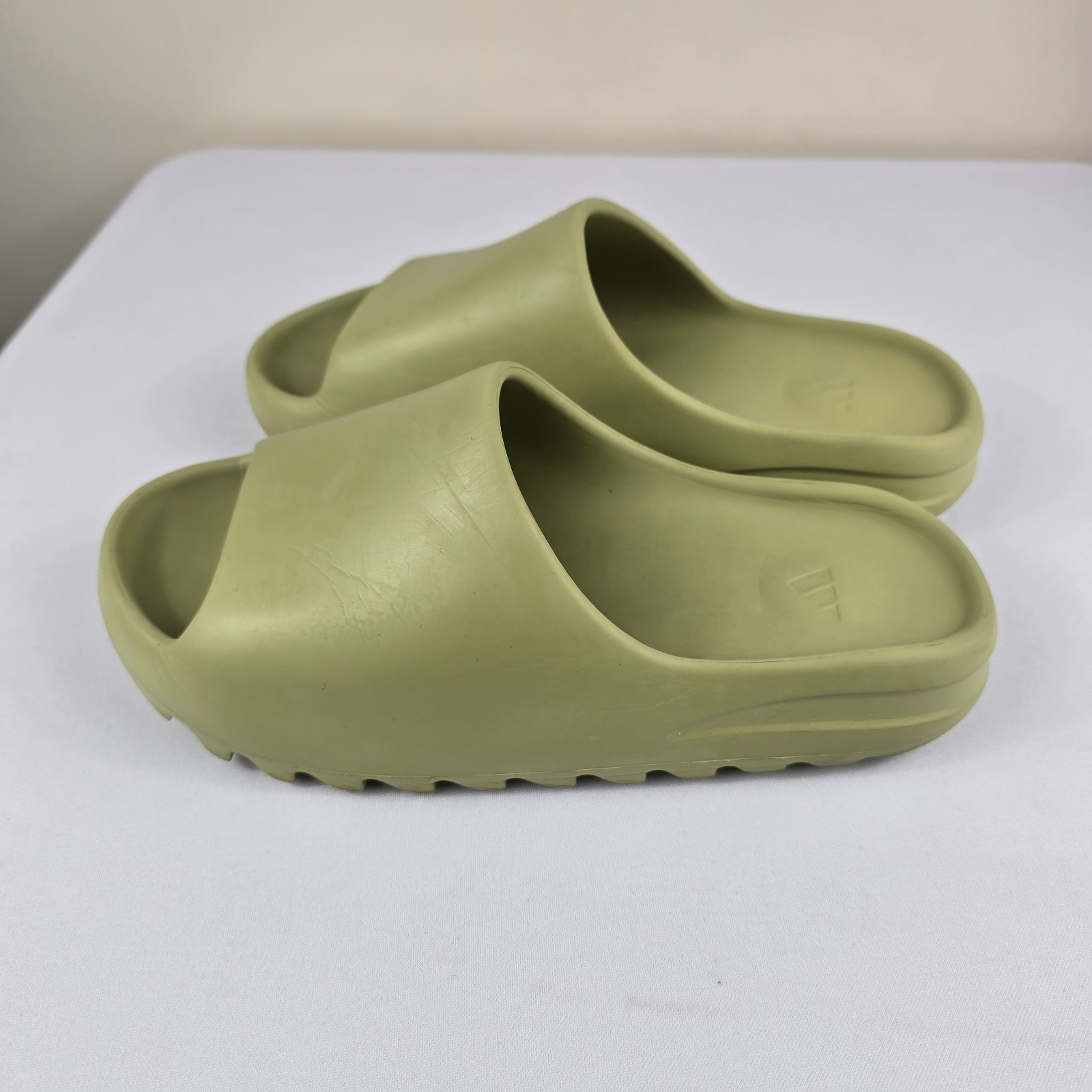 Women’s Size 10 US Adidas Yeezy Slides Resin Slippers No Box Authentic Used thumbnail 2