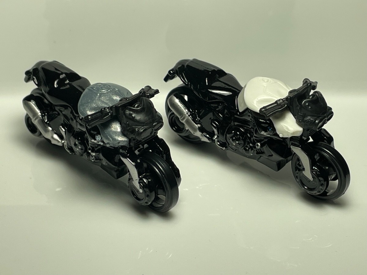 Set of 2 Hot Wheels 2014 BMW 1300 Black 127/250 BFD13 Gray & White