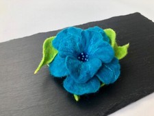 Blüte Filz Brosche Schmuck Brosche Blume gefilzt Brosche Filzblüte mit Blatt