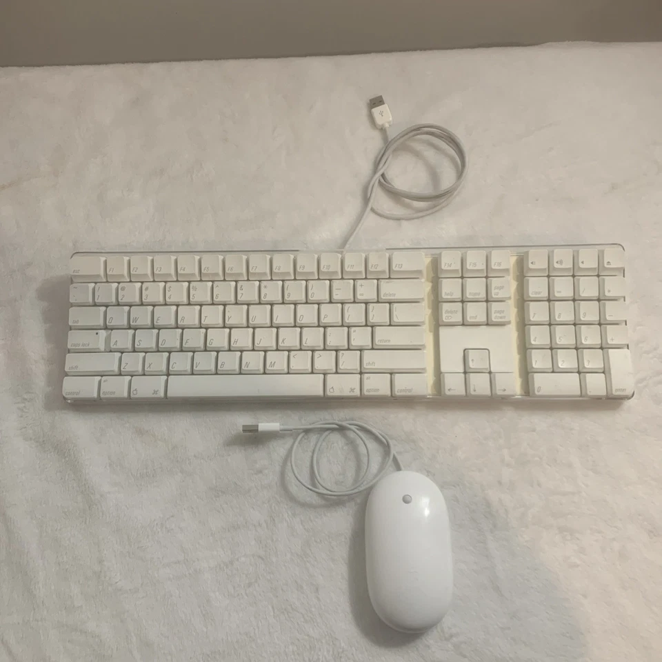 Genuine & Vintage Apple A1048 Keyboard and Apple A1152 Mighty Mouse - White - Image 3 of 4