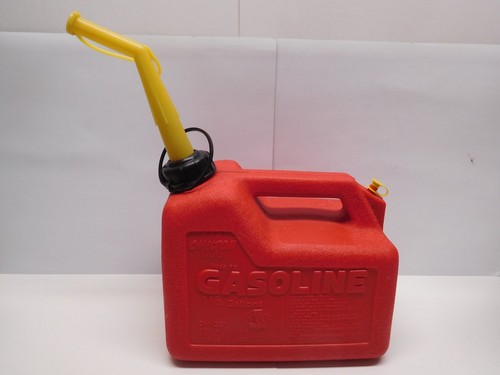 Chilton Model P15 Gas Can 1-1/2 Gallon with Spout - Pre-ban - Old School - USA