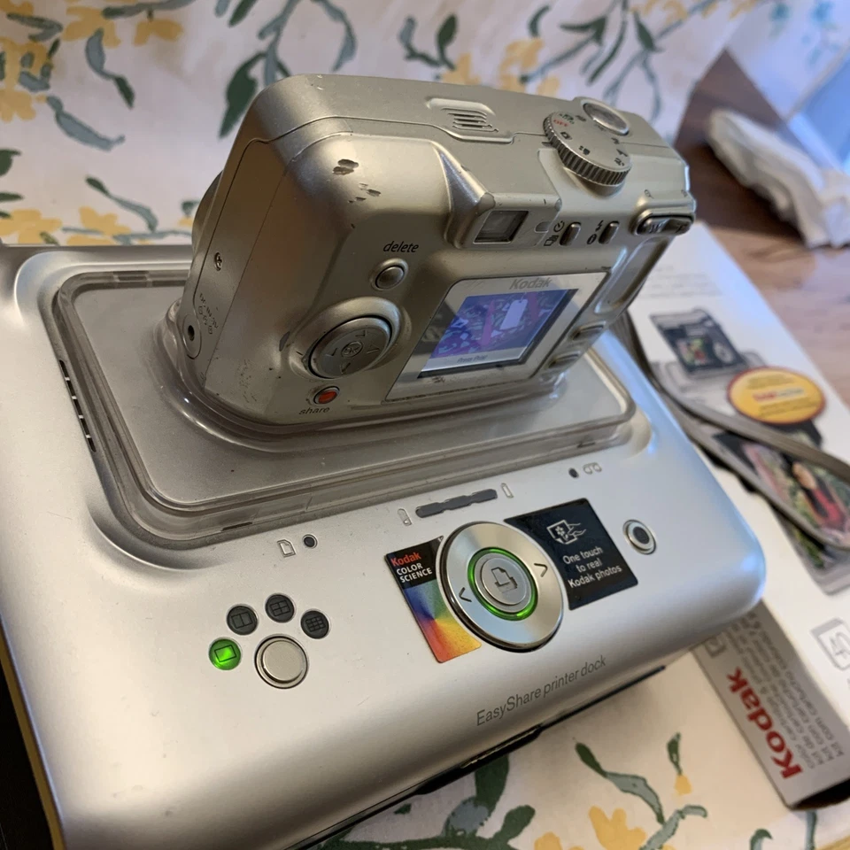 Tested Silver Kodak EasyShare CX7525 5.0MP Digital Camera with Photo Printer - Image 4 of 4
