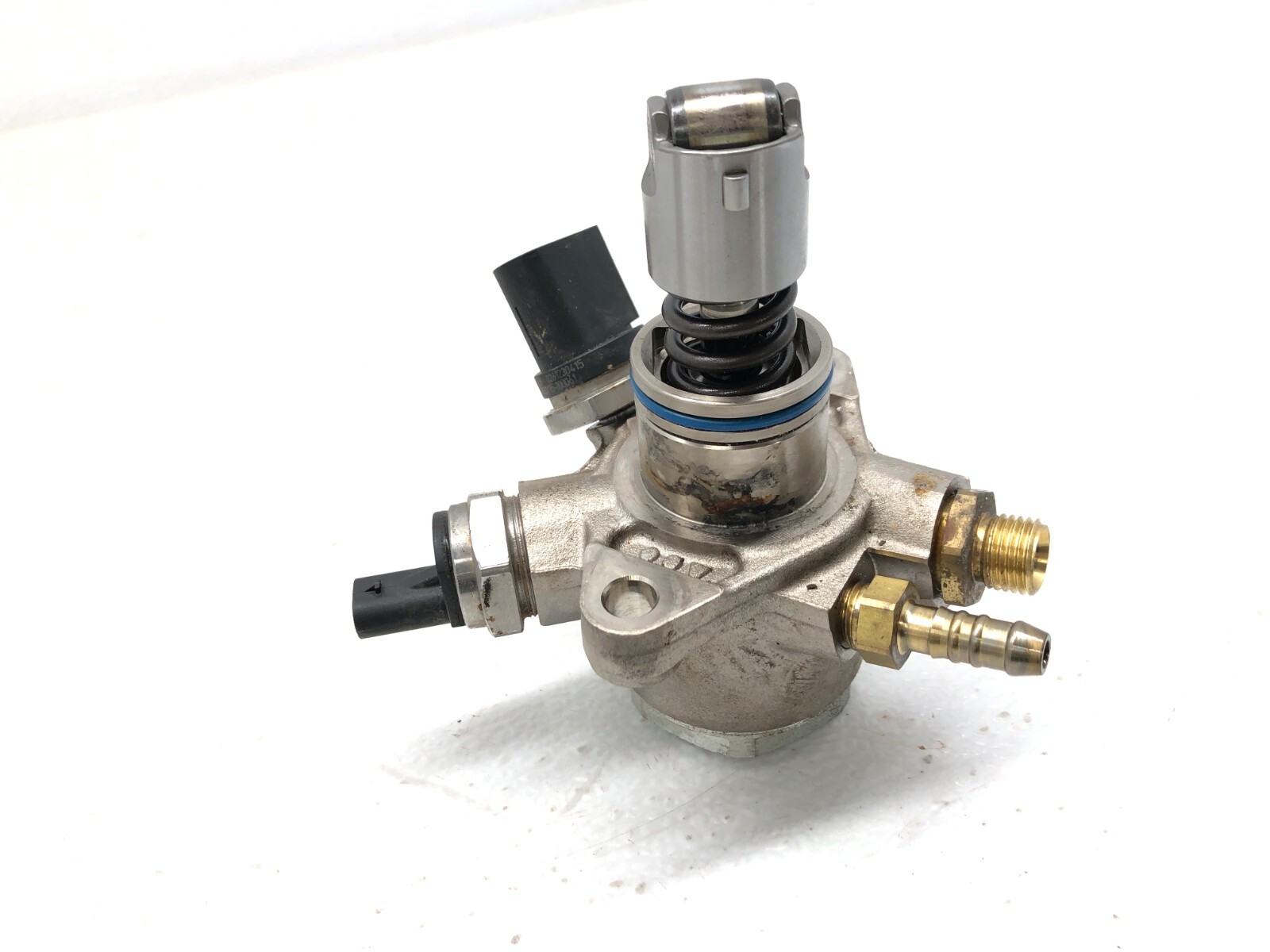 2014-2018 BENTLEY FLYING SPUR 4.0L V8 LEFT DRIVER FRONT HIGH PRESSURE FUEL PUMP.
