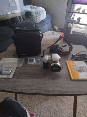 Kodak EASYSHARE Z710 7.1MP Digital Camera Silver 10x Zoom BUNDLE - Fully Tested