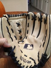 MLB Wilson Youth 11" Model A2451 Baseball Glove Genuine Leather Right Handed