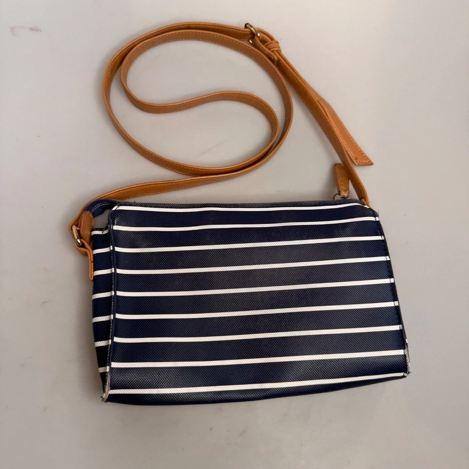 Bolso Bandolera Kenneth Cole Reaction Cuero Vegano Azul Marino/Blanco Rayas Cartera- Foto 3 de 4