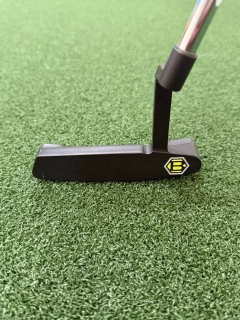 ESTADO PERFEITO | Bettinardi 2018 BB1 Putter 36"" | Preto | Lâmina | Usado - Imagem 3 de 4