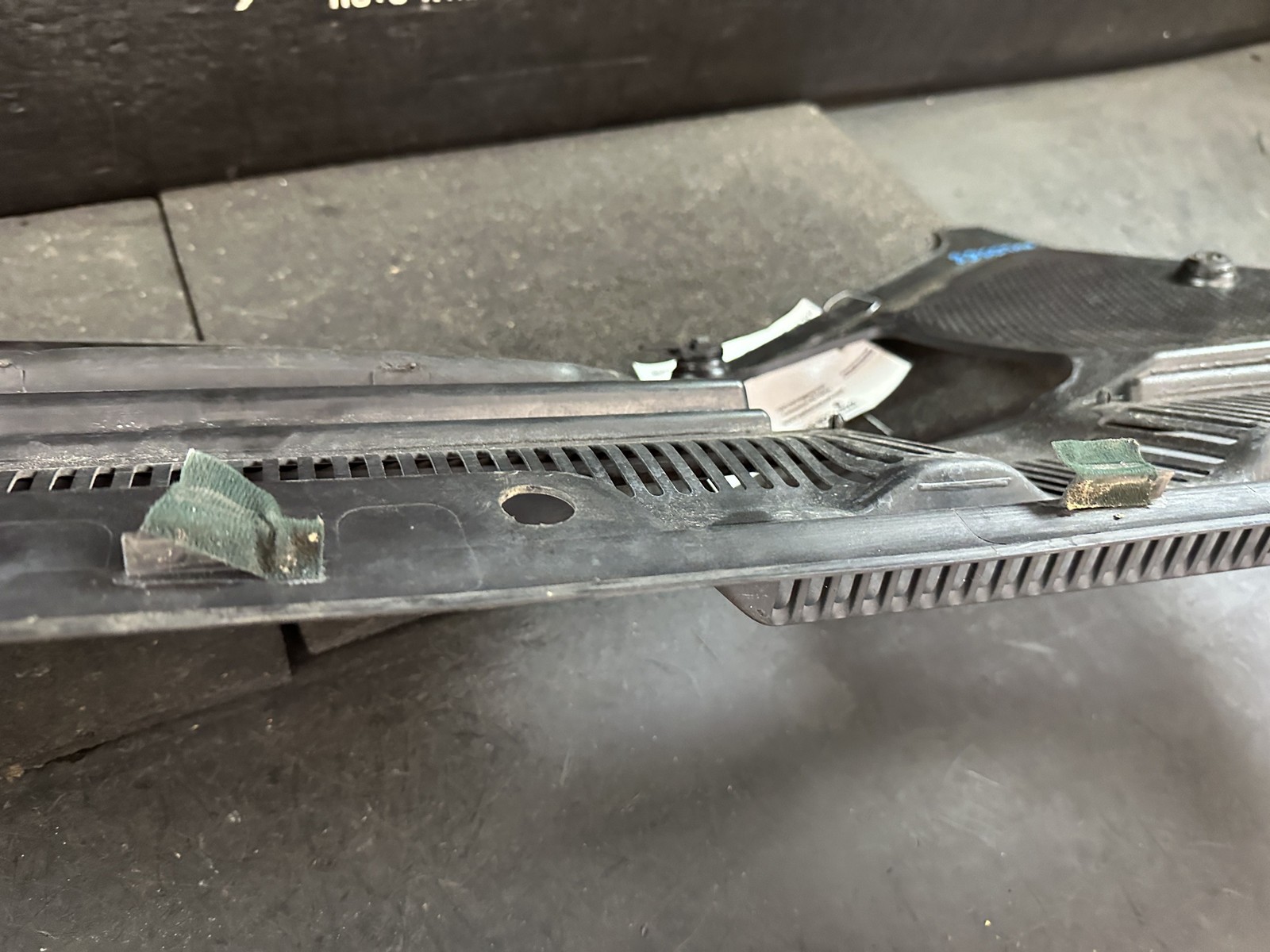 03-12 BENTLEY CONTINENTAL COWL VENT WINDSHIELD WIPER SCREEN PANEL 3W8819415