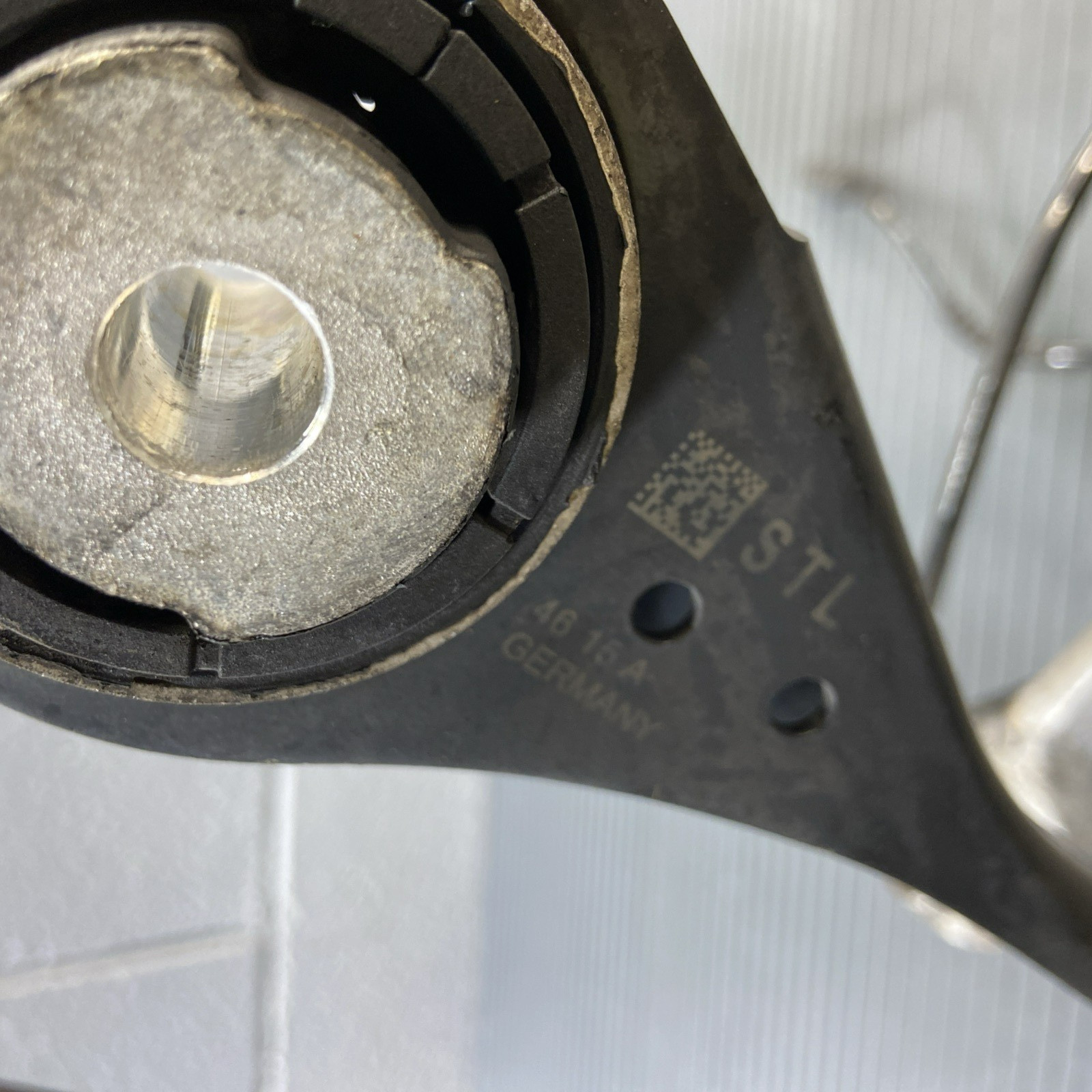 2014-2020 BMW i8 I12 AWD Rear Right Spindle Knuckle Hub W/ Arms 76K Miles OEM