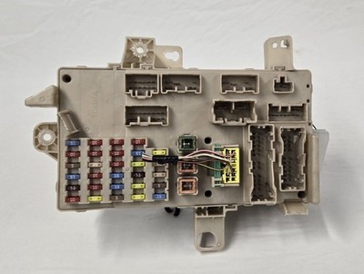 2004 Toyota Camry LE 3.0L Cabin Fuse Box Relay Junction Module Unit Assy. OEM