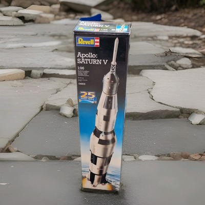 REVELL 04805 APOLLO SATURN V 1:96 SCALE MODEL 
